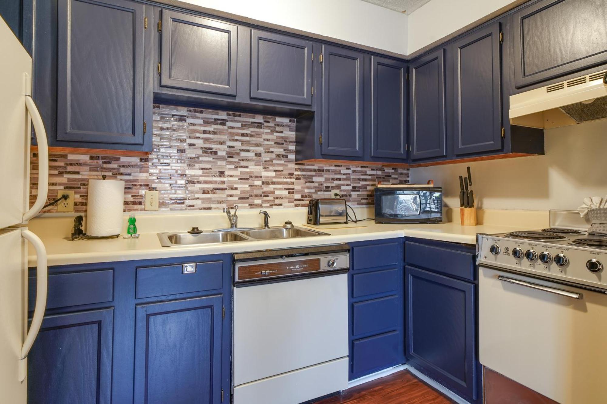 Lovely Pool Less Than 2 Mi To Tramway! Apartment