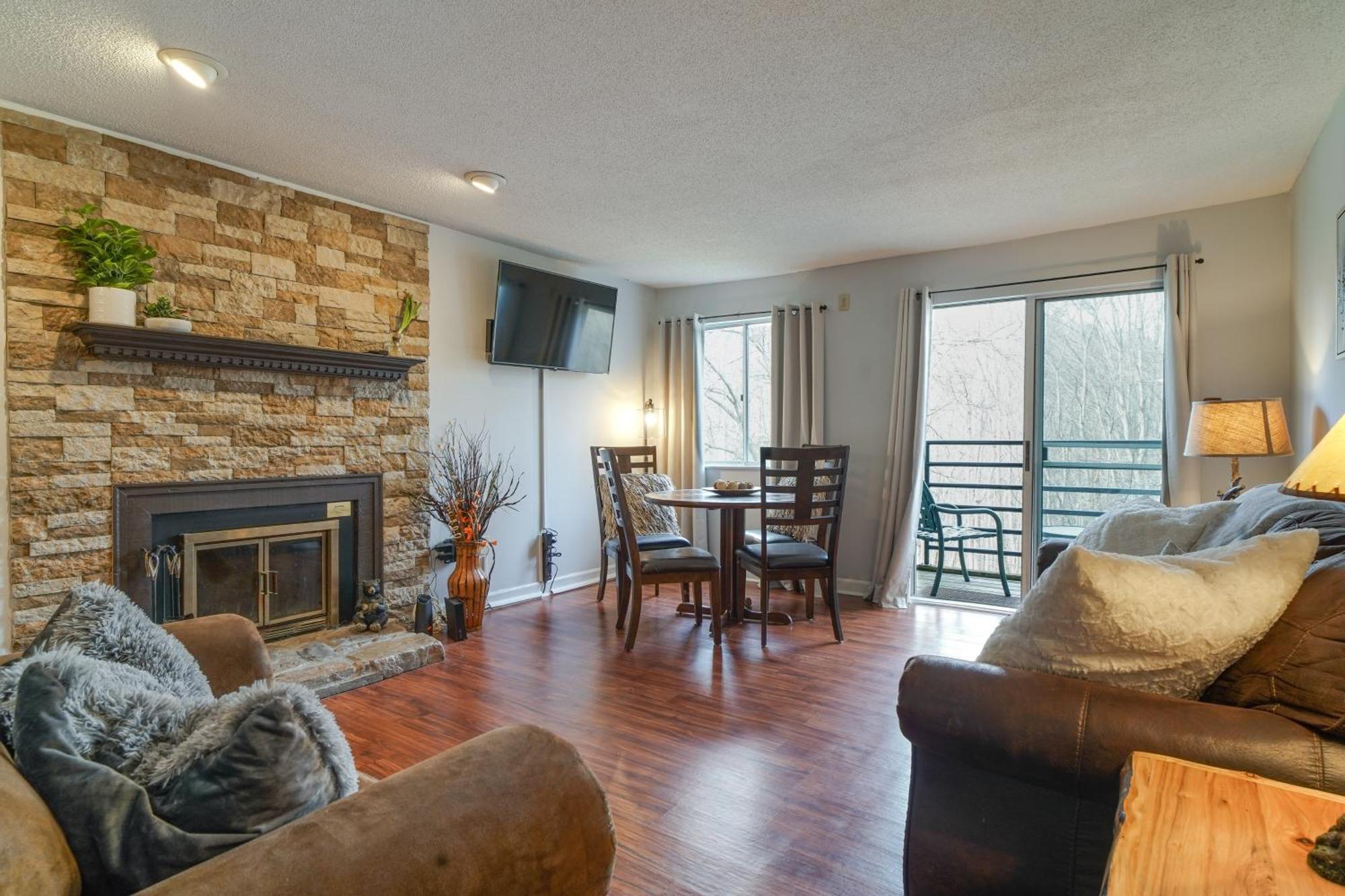 Lovely Pool Less Than 2 Mi To Tramway! Apartment Gatlinburg
