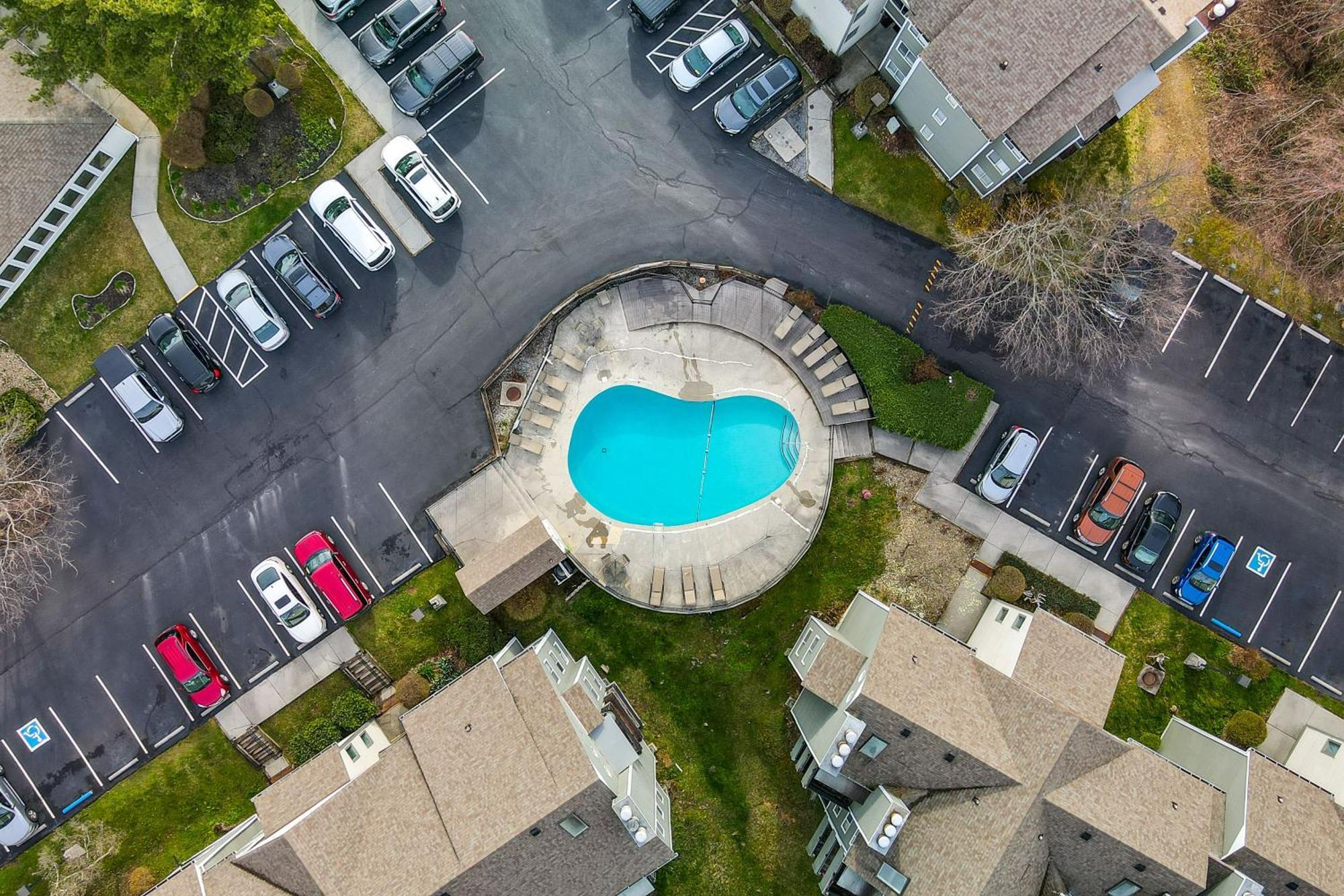 Lovely Pool Less Than 2 Mi To Tramway! Apartment *